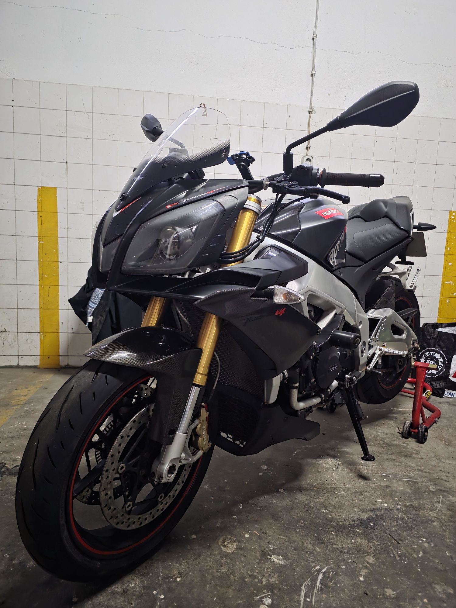 Aprilia Tuono V4R APRC 2012