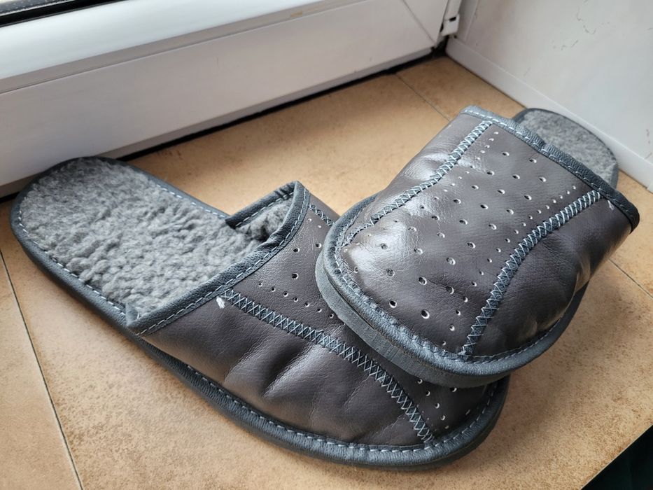 Nowe ciepłe kapcie męskie 43