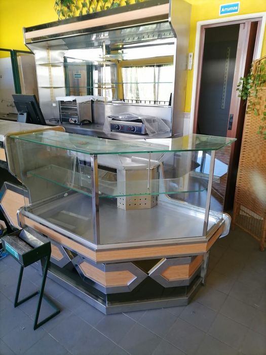 Arrenda Loja / Café no Mercado de Vila Viçosa