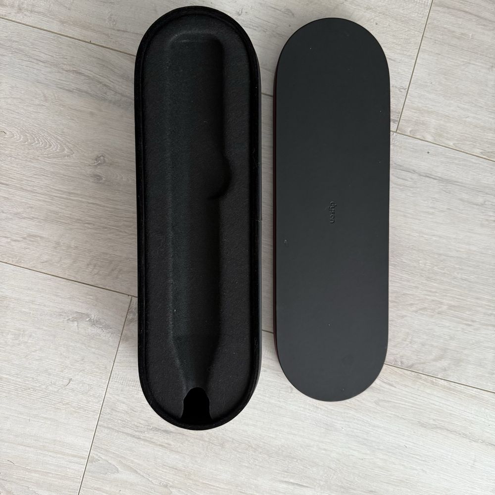 dyson airstrait etui