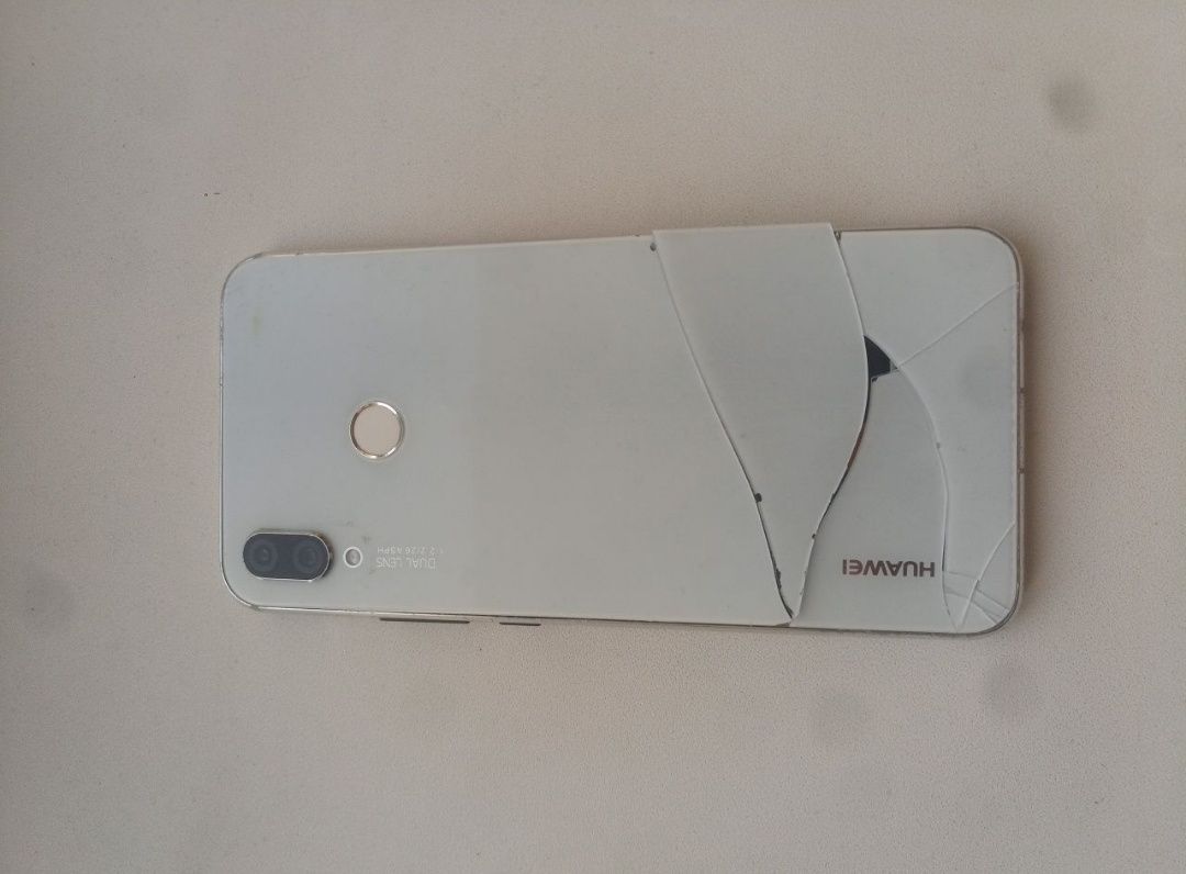 Смартфон Huawei P smart + 4/64 гб