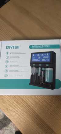 Універсальний зарядний пристрій Dlyfull a4 smart charger AA AAA  18650