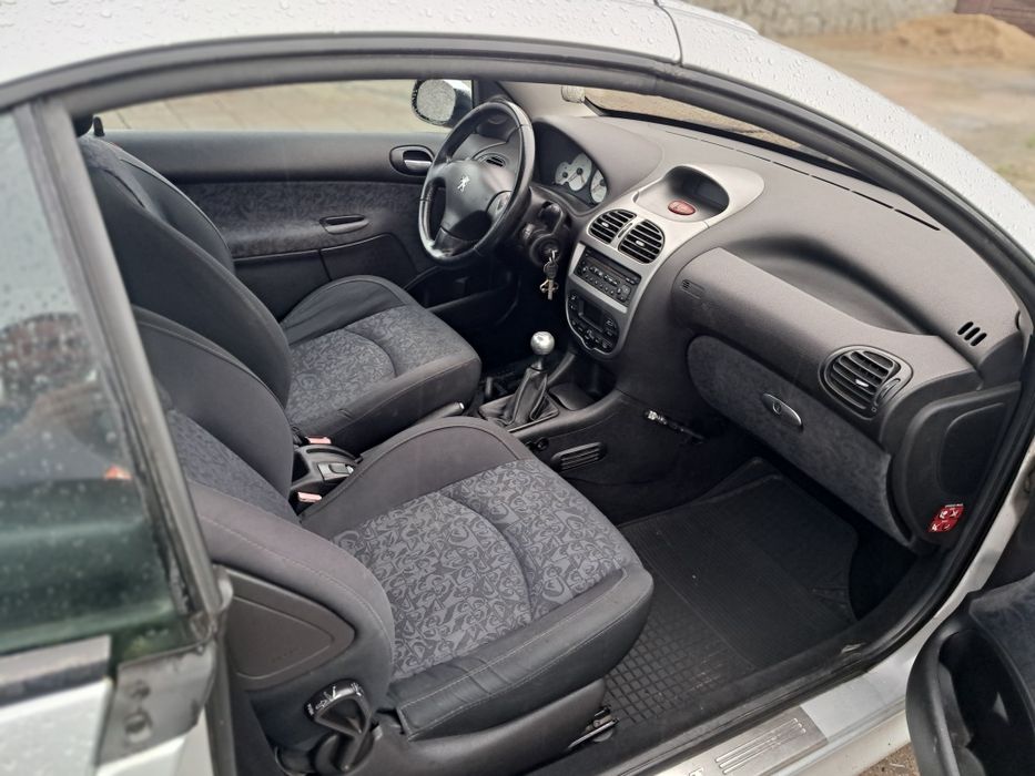Sprzedam Peugoeta Cabrio 1.6 benzynka