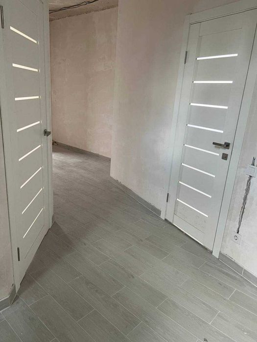 Дом Нерубайское. в центрі 2 поверхи  новий з усім пакетом документів