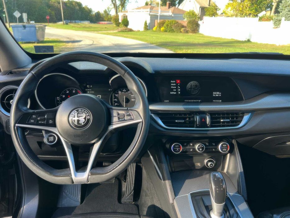 Alfa Romeo Stelvio      2018