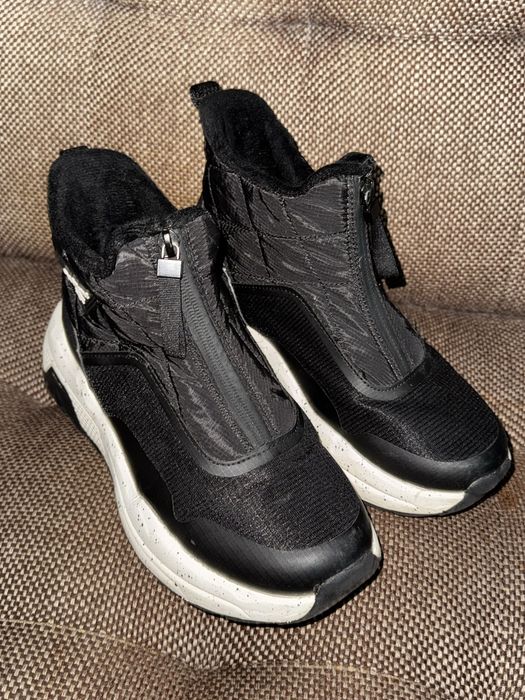 Зимове взуття жіноче