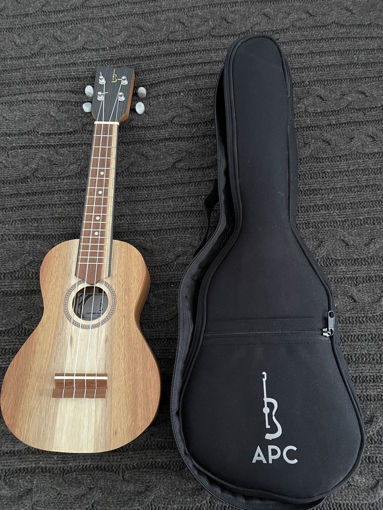 Ukulele, marca APC