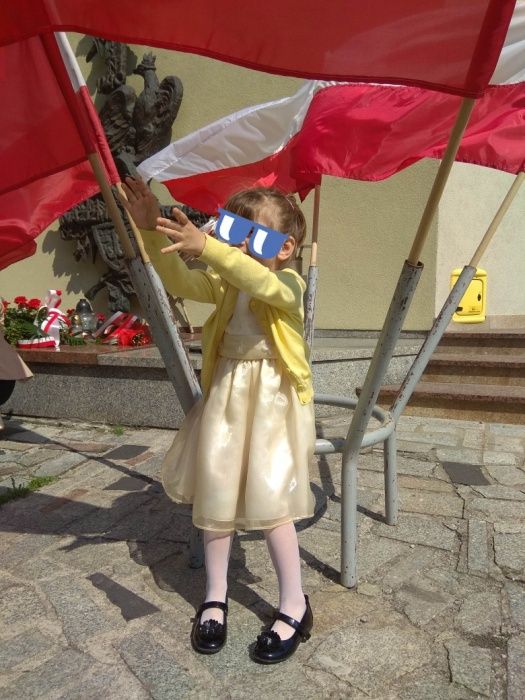 Złota sukienka na wesele, komunie, imprezy rodzinne
