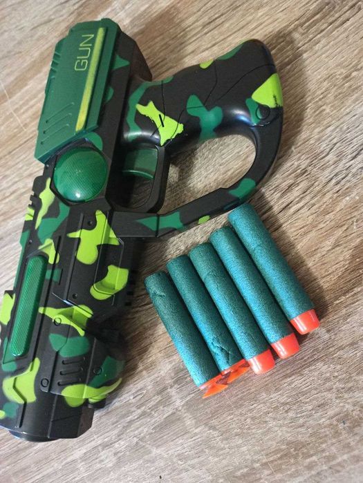 Іграшковий бластер/пістолет з дротиками