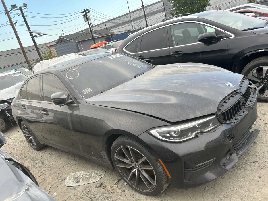 В дорозі BMW G20 330IX 2020