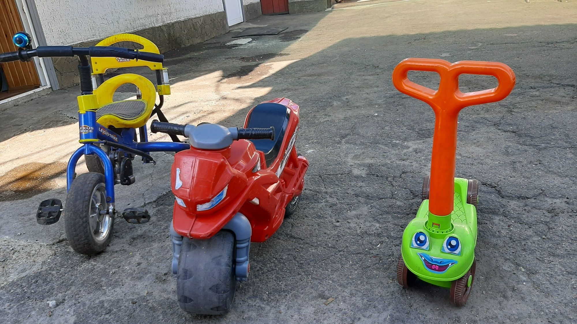 Велосипед детский б.у, толокар ( мотоциул і самокат)