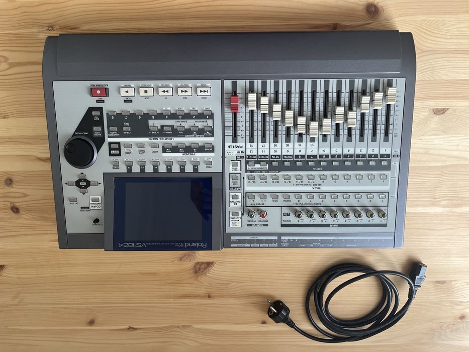 Roland VS-1824 digital studio workstation 24bit