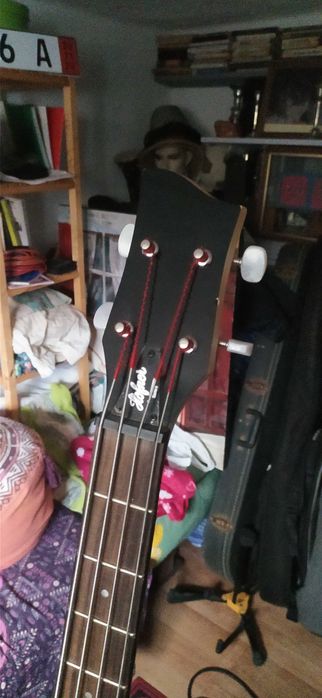 baixo hofner super portátil, como novo!