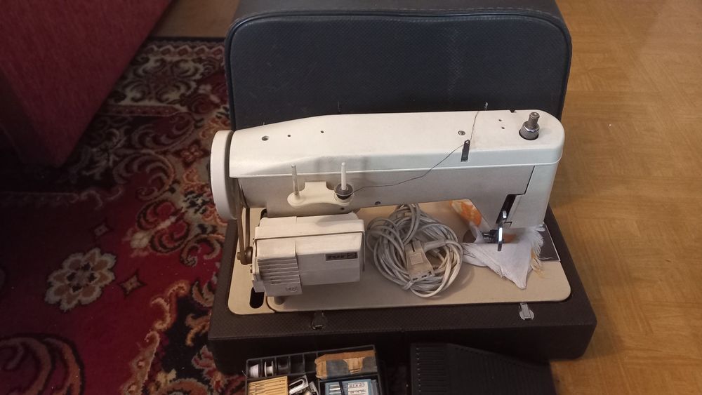 Maszyna do szycia Łucznik Predom 466