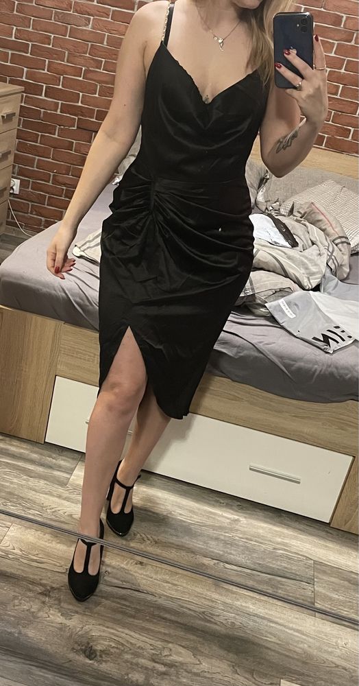 NOWA elegancka satynowa sukienka czarna M sexy