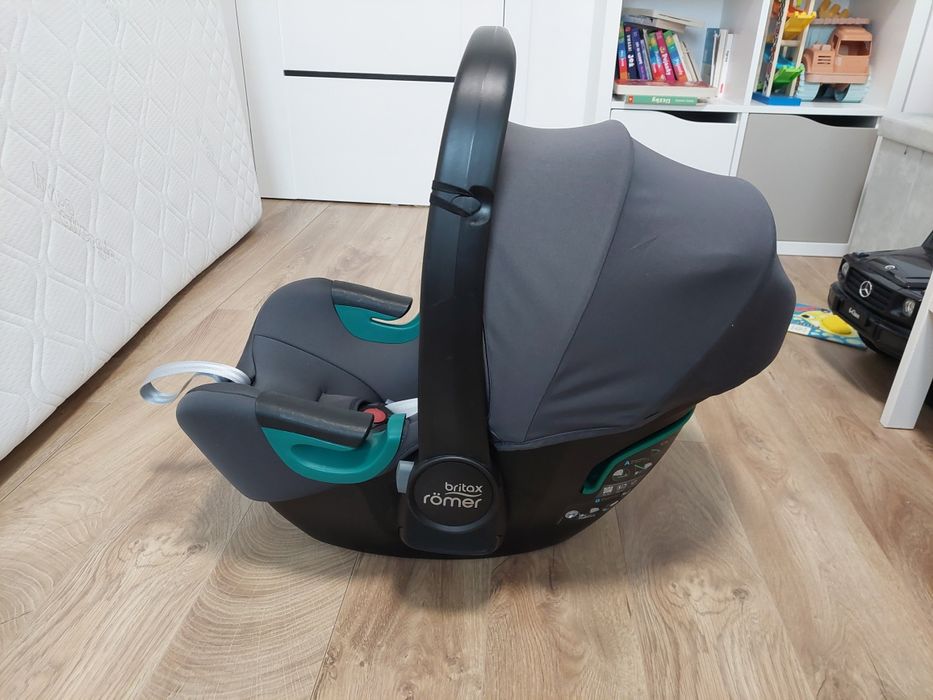 Fotelik samochodowy Britax Romer dla noworodka i niemowlęcia