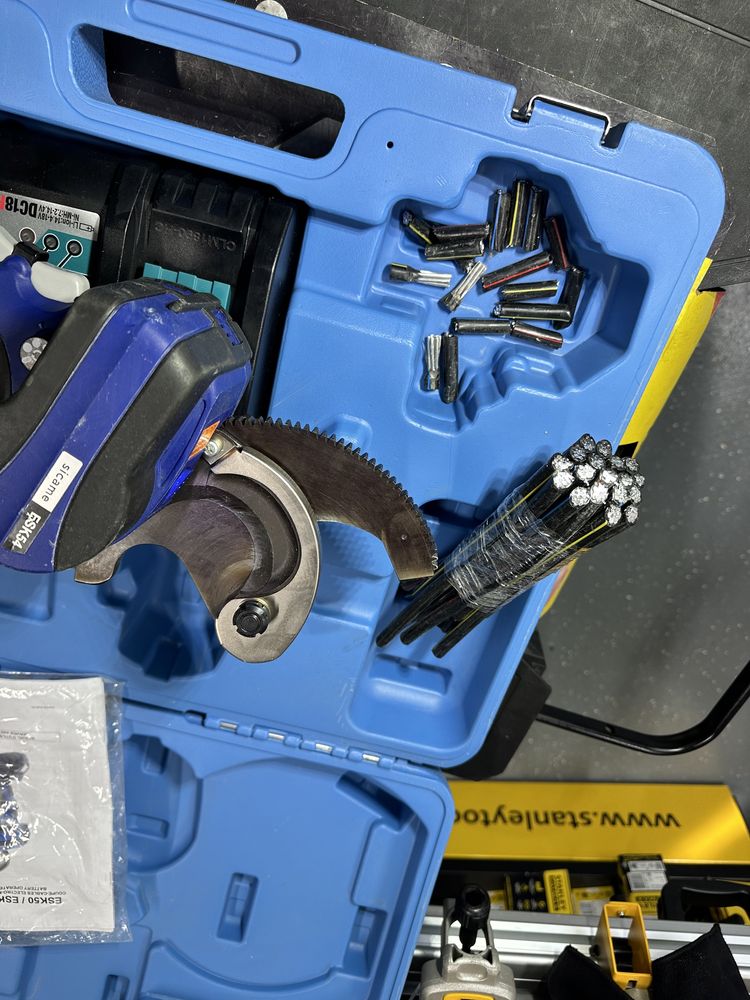 Резак для кабеля Кабелеріз акумуляторний Sicame esk50 Makita DTC103