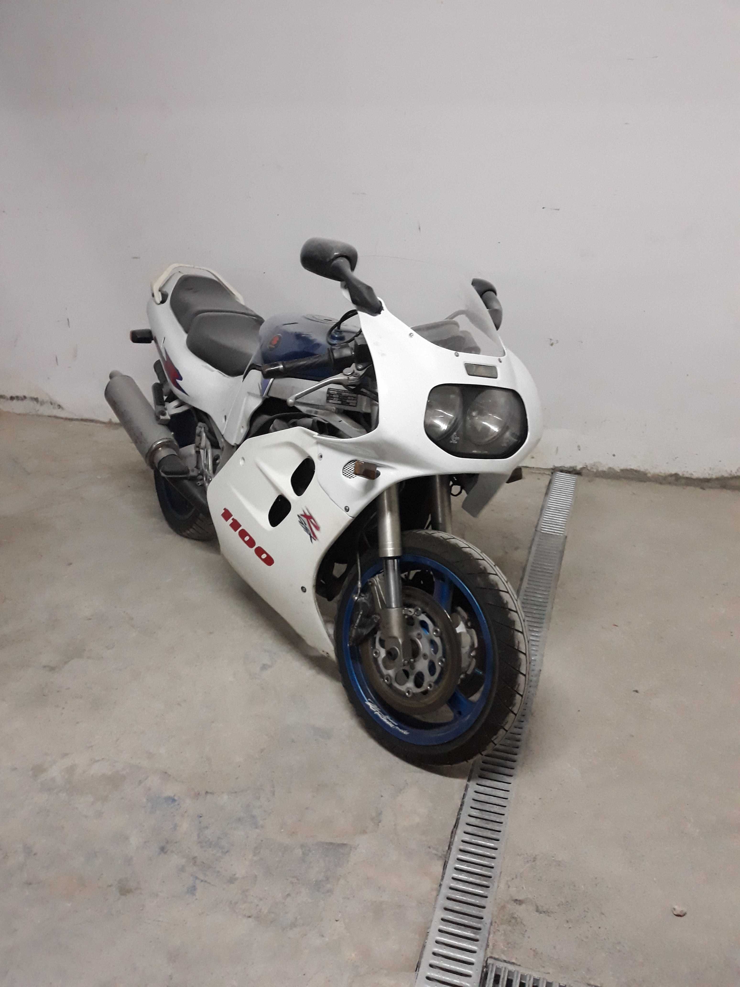 Suzuki gsxr 1100 para peças com documentos