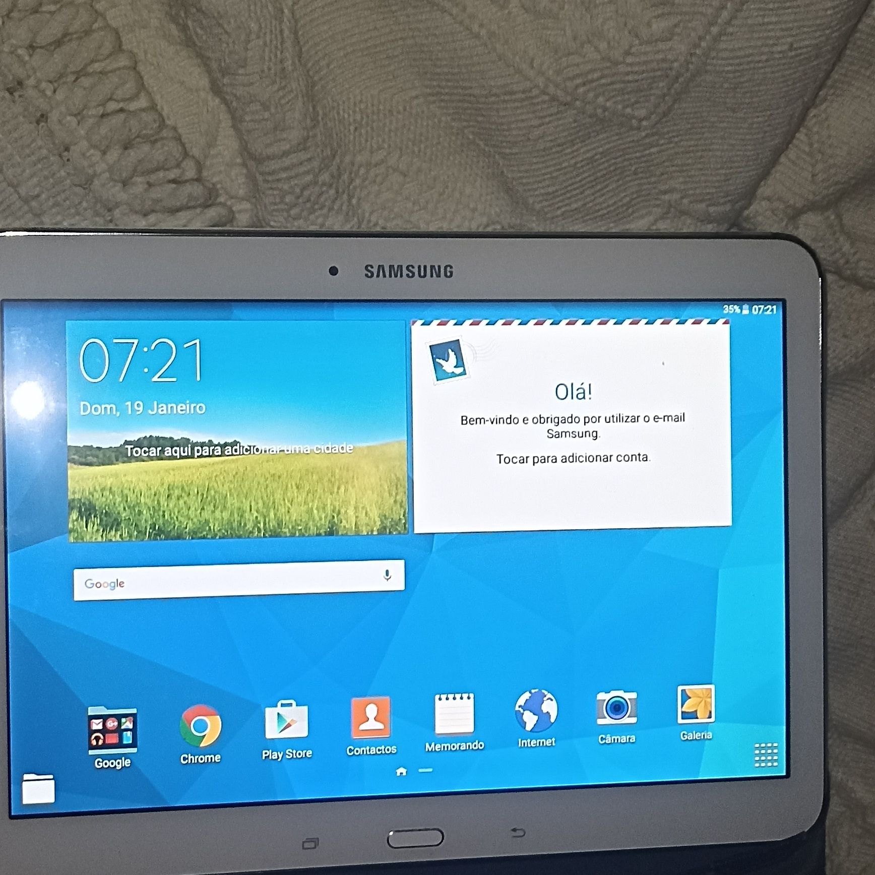 Samsung Galaxy Tab 4 com capa protetora