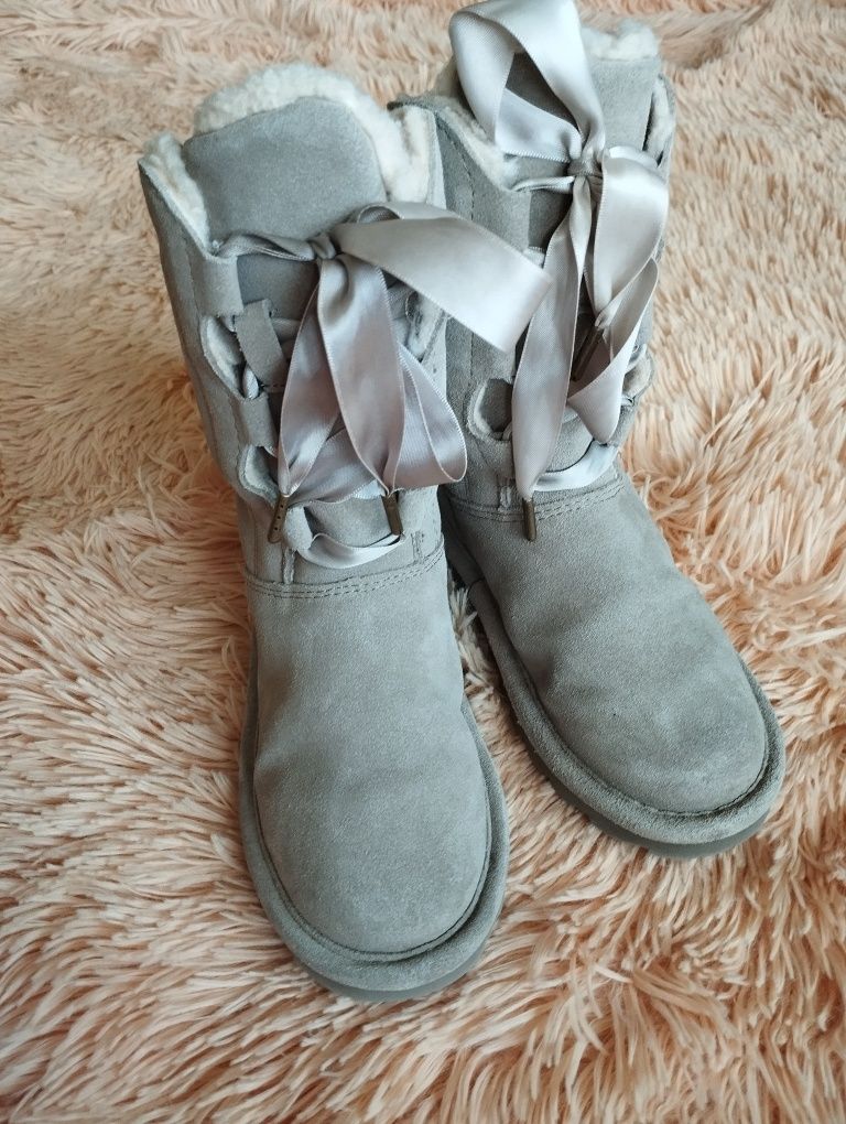 Зимові чобітки ( угі) на дівчинку Bearpaw
