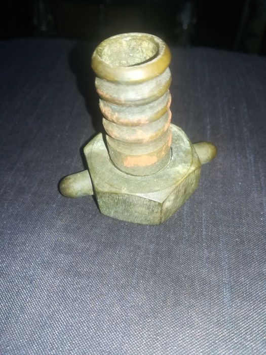 Zabytkowe mosiężne złącze do szlaucha