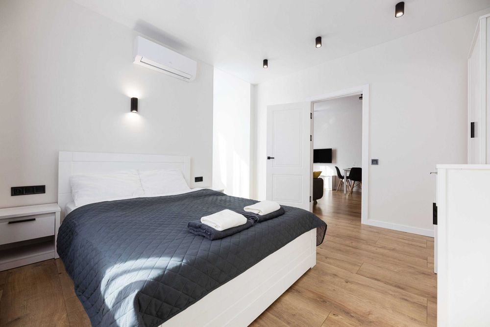 2К  квартира люкс метро Чернігівська 3 хв