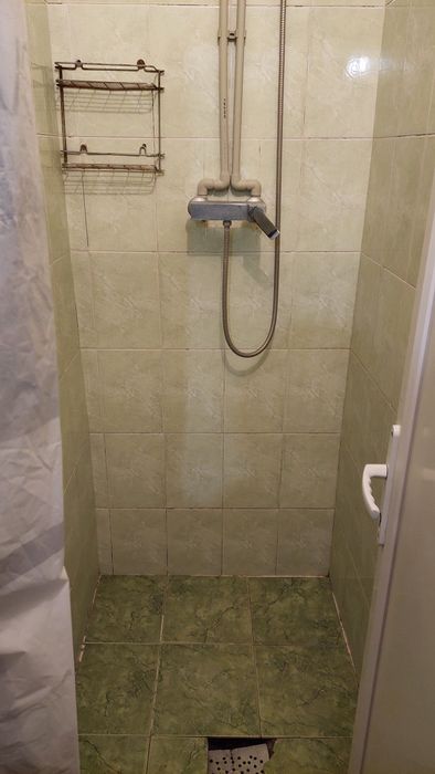 Продається кімната з ремонтом в гуртожитку  по вул. Д. Білоконя.