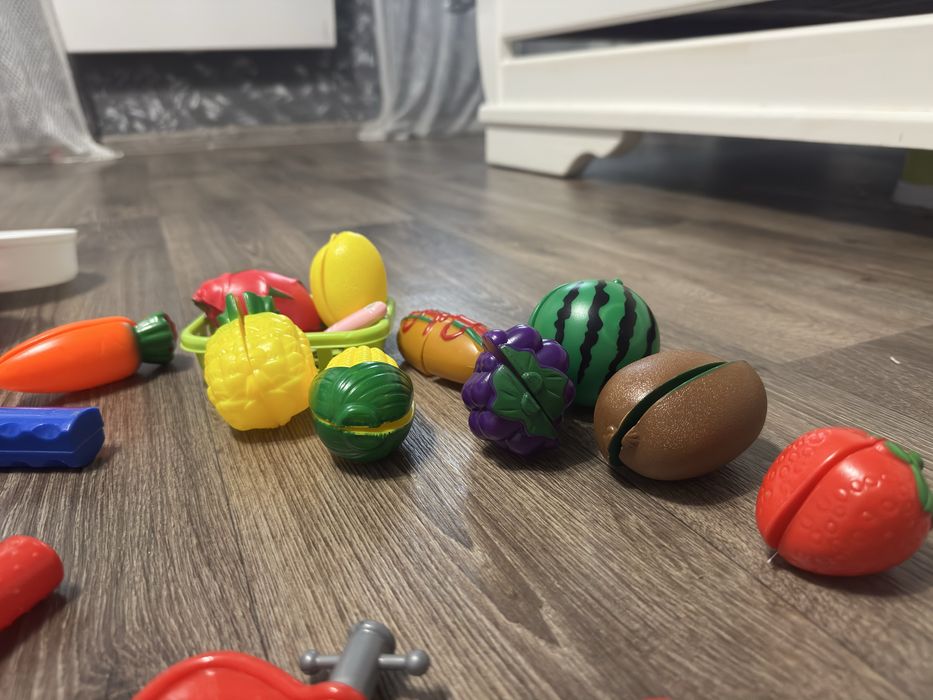 Набір розвиваючих іграшок інструменти,аптечка, фрукти.