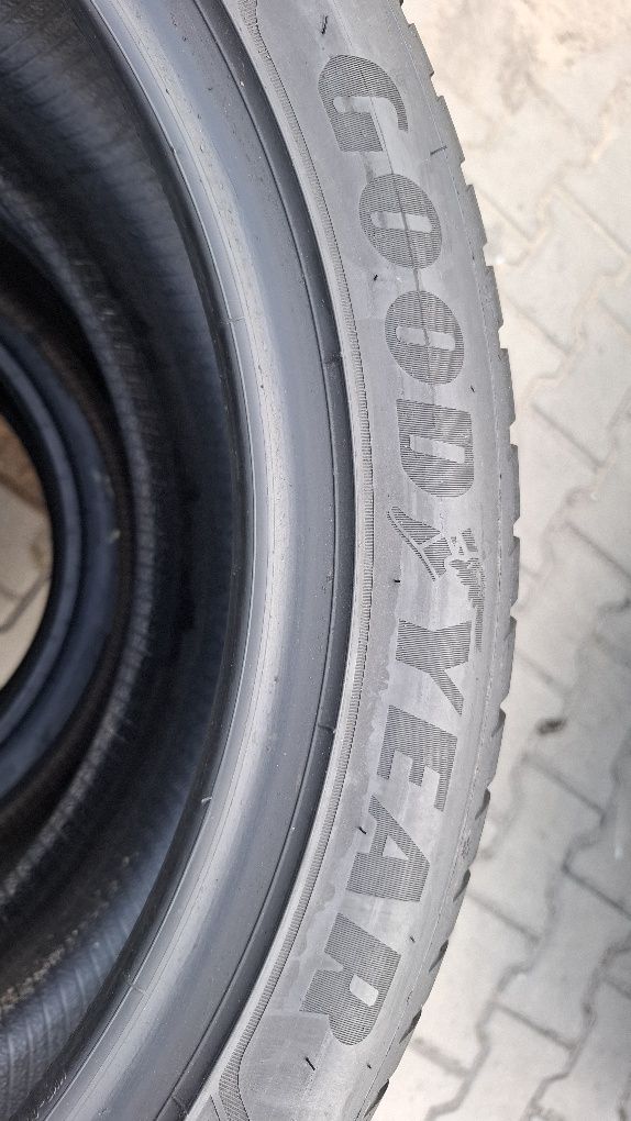 Opony 245/45/19 GoodYear Vector4season Gen-3