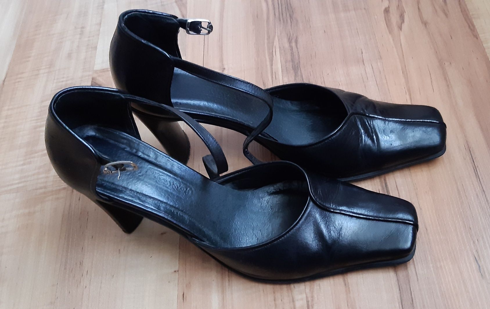 Buty czarne na obcasie vintage