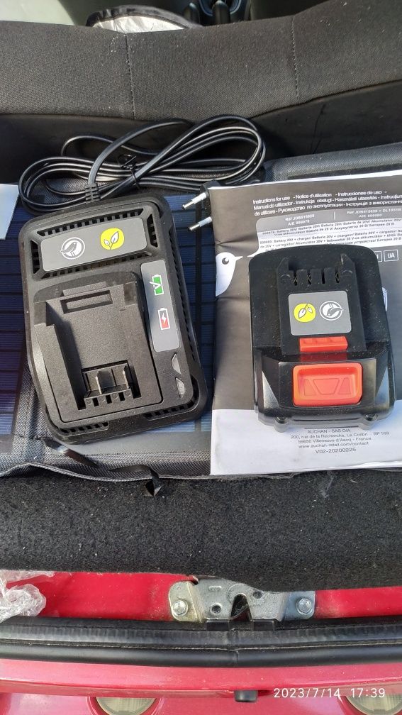 2 Baterias 1 Carregador 20V,   12€ cada unidade   preço fixo, ler tudo