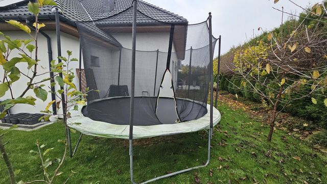 Sprzedam trampolinę śr. 300 cm