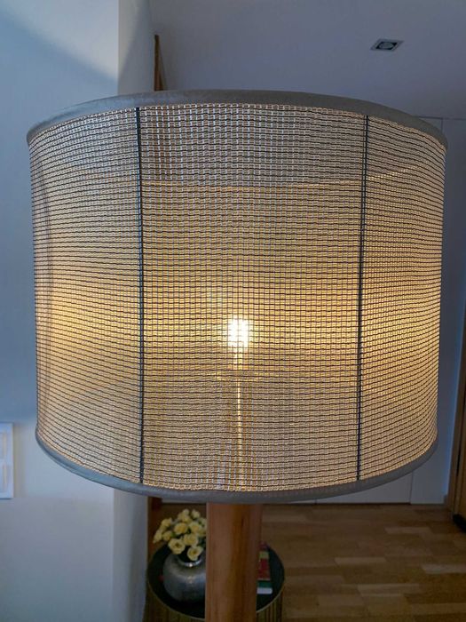 Candeeiro de pé alto