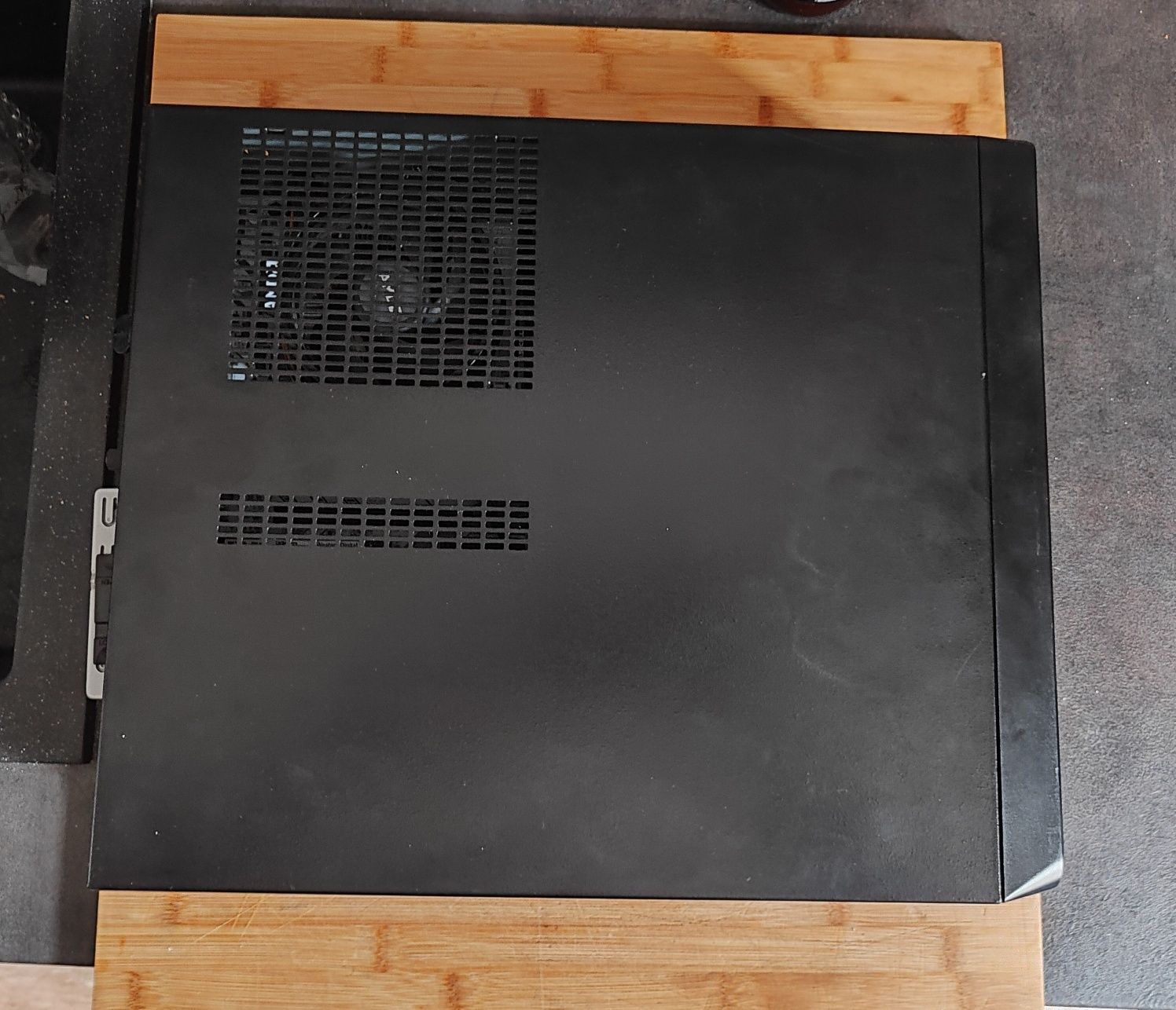 Intel i5 7400 | 8GB DDR4 | 250 SSD | Windows 11