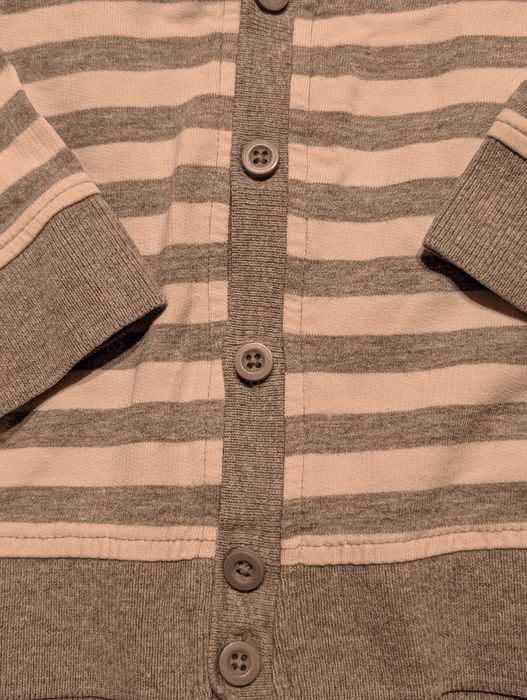 Дитячий кардиган в сірому кольорі