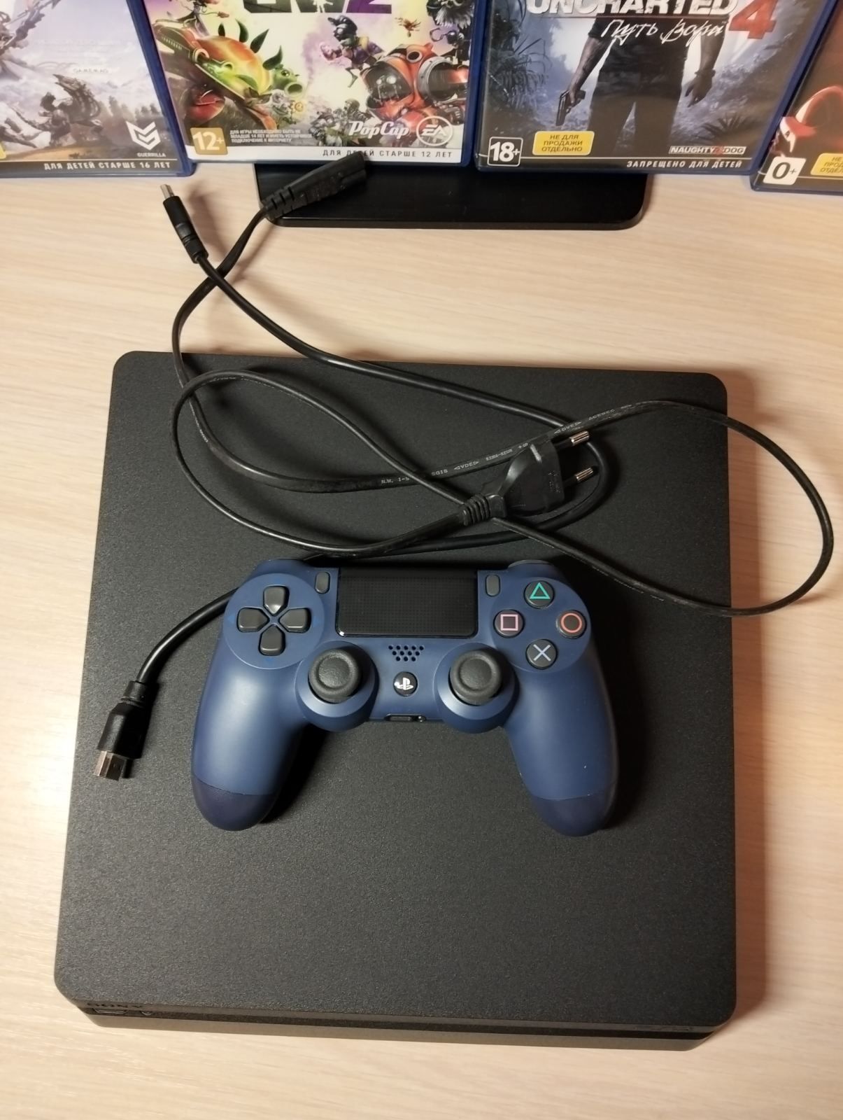 Продаю ігрову приставку Sony PlayStation 4 slim | 500GB