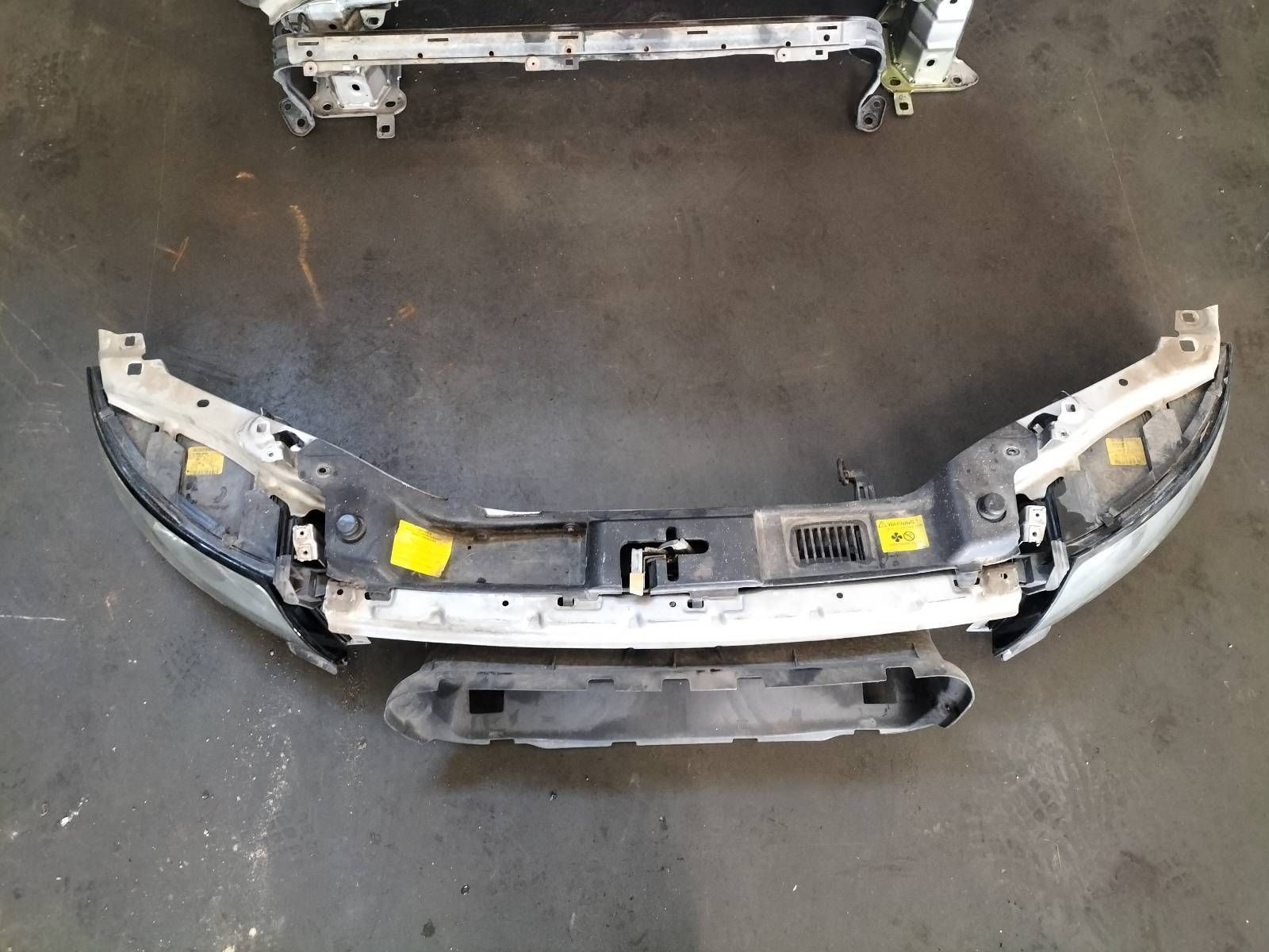 KOMPLETNY PRZÓD MASKA ZDERZAK LAMPY BŁOTNIKI VOLVO V50 I S40 II 426-26