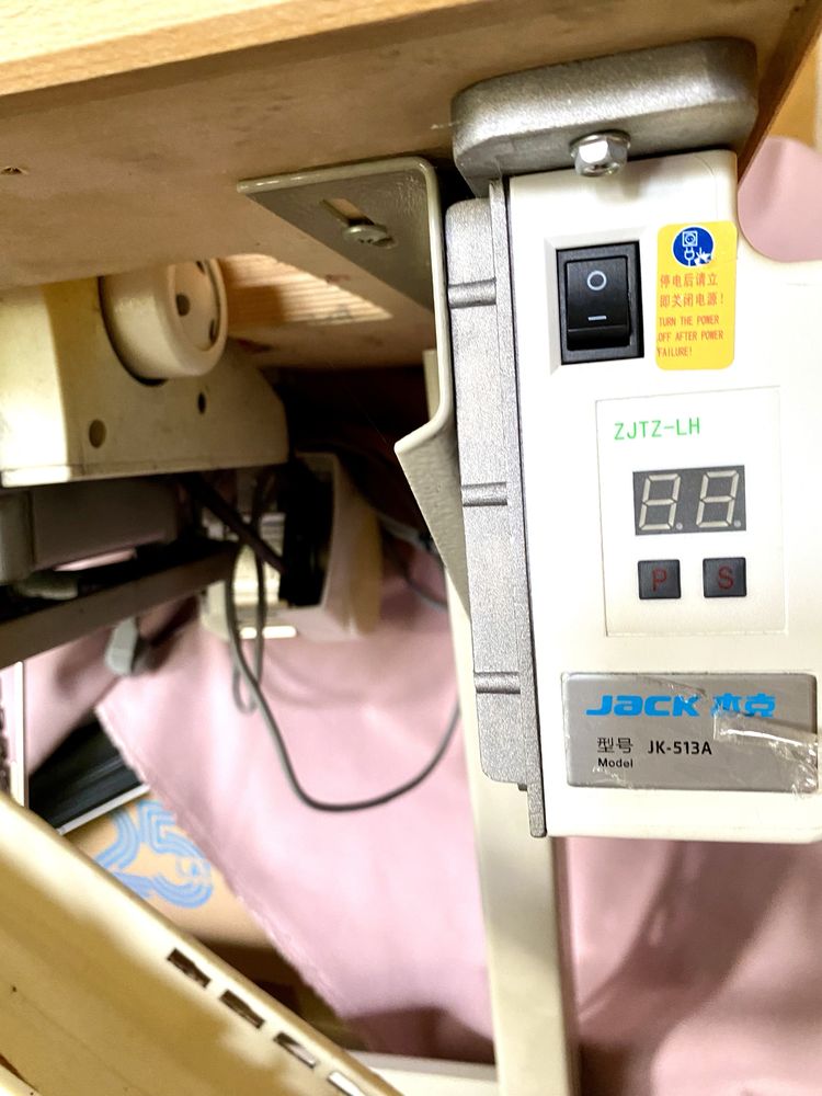 Overlock ZOJE 4-nitkowy