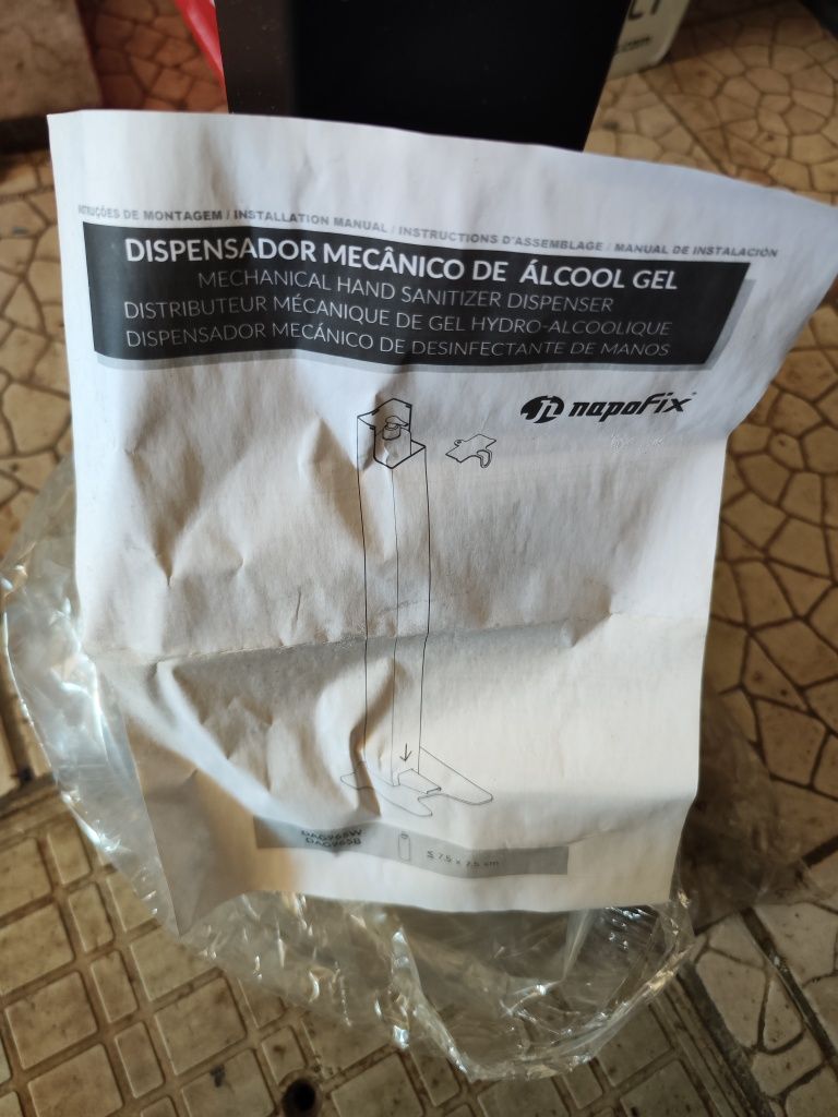 Dispensador de desinfetante para as mãos com pedal