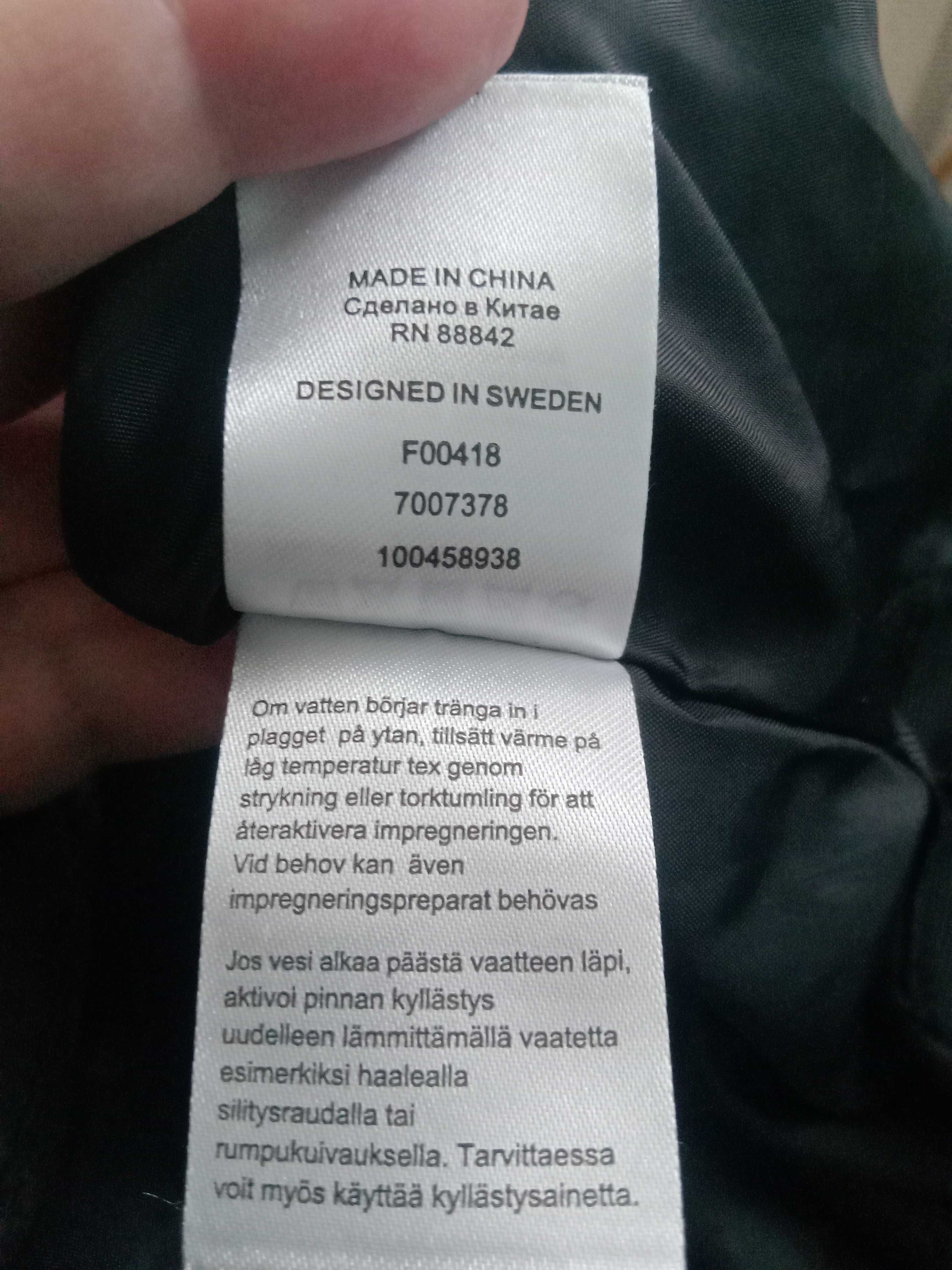 Пальто зимове з капюшоном дуже великий розмір. Швеція.