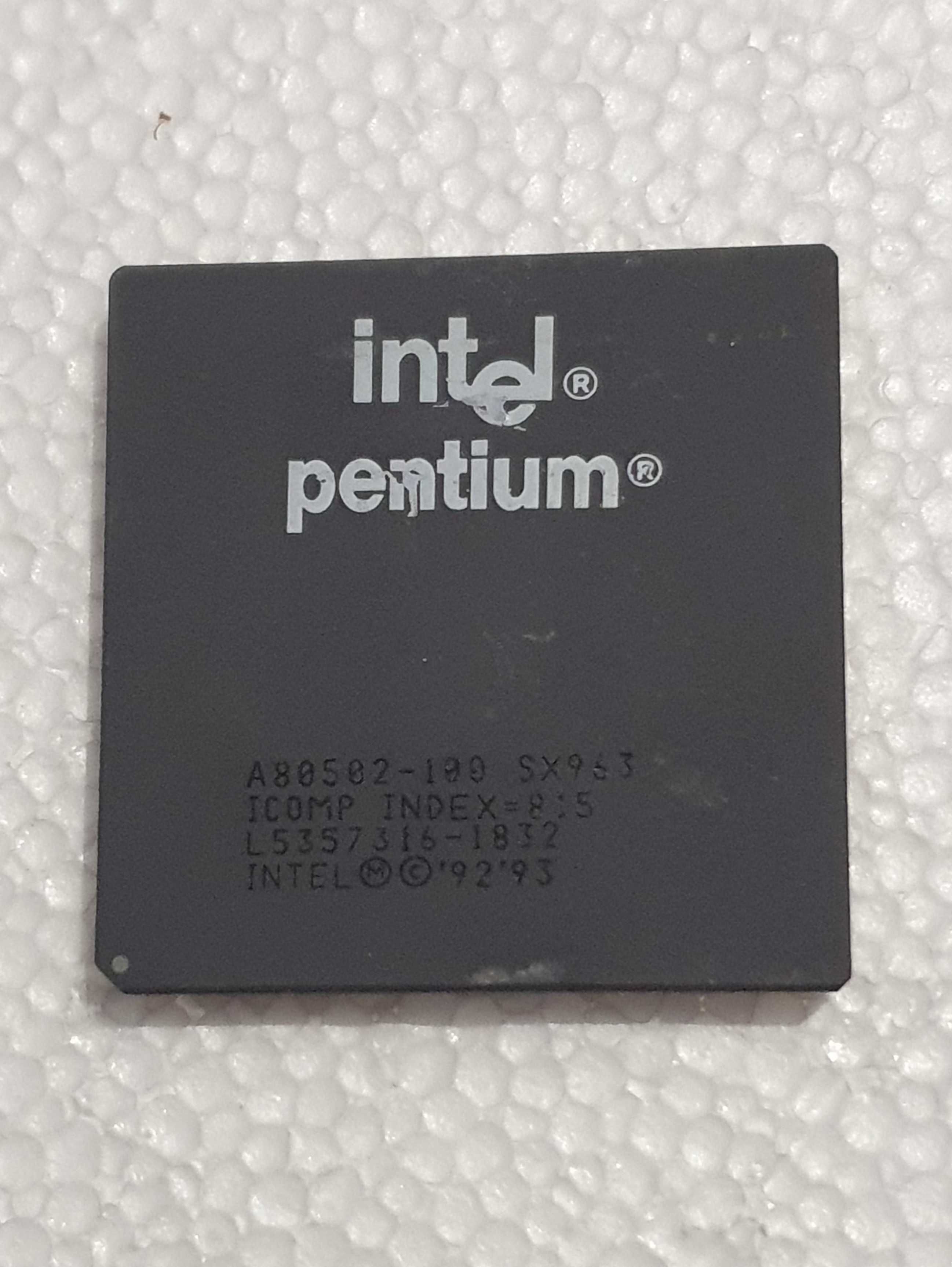 Processador cerâmico vintage - Intel Pentium 100Mhz - 1992/93