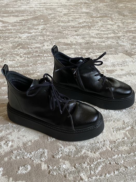 Хайтопи жіночі чорні