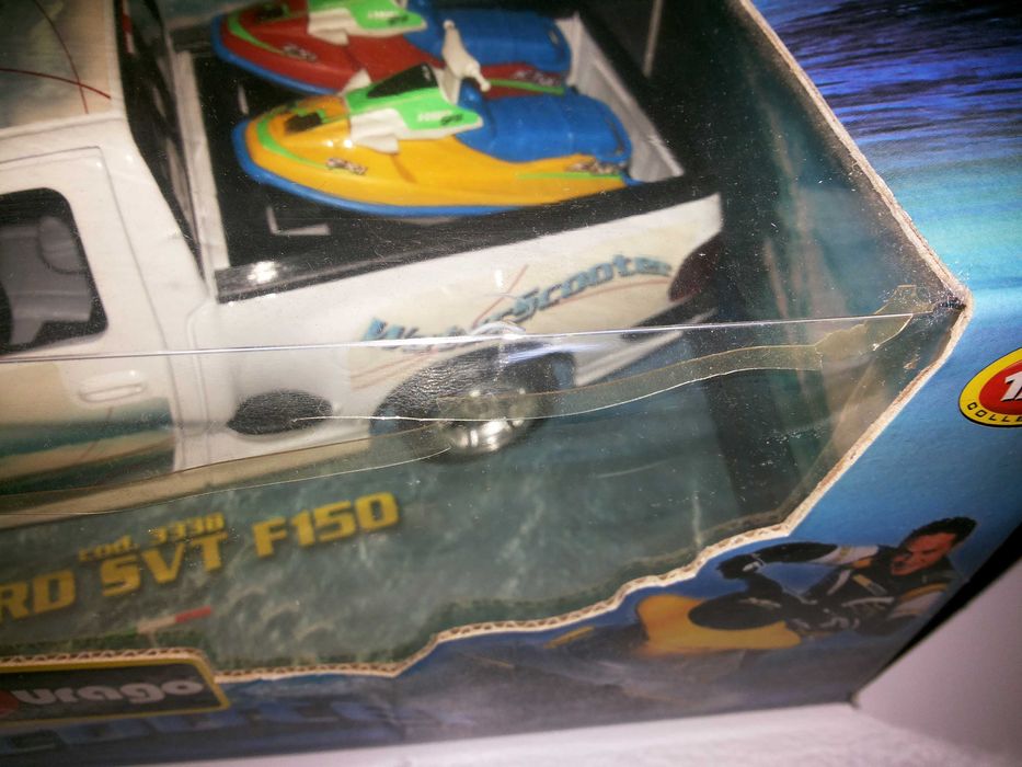 Carros de Coleção Burago - Ford F-150 WATER SCOOTER 1999 - Escala 1/21