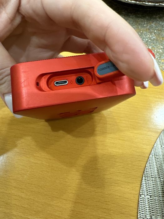 Колонка JBL go 2 в идеальном состоянии