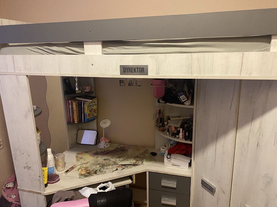 Łóżko na antresoli