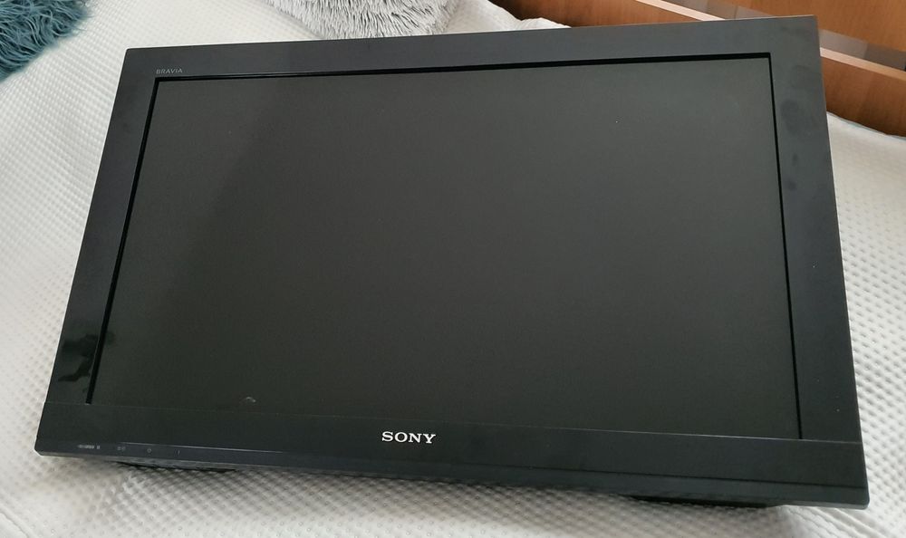 Telewizor Sony z wieszakiem na ścianę