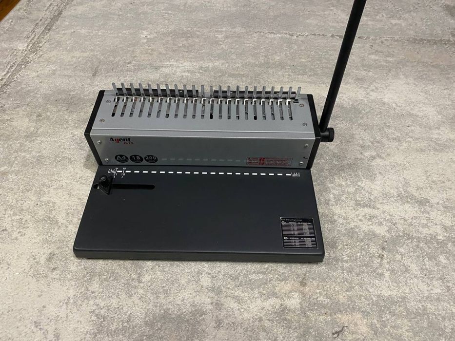 Біндер Agent B-15 (пластикова пружина)