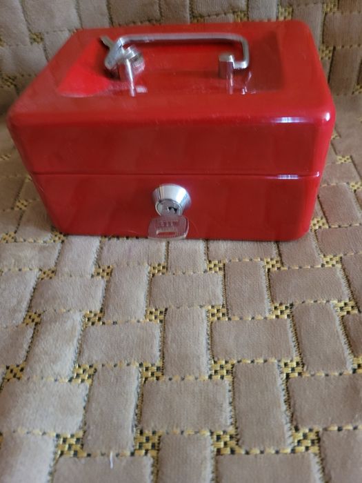 Продам сейф CASH  BOX