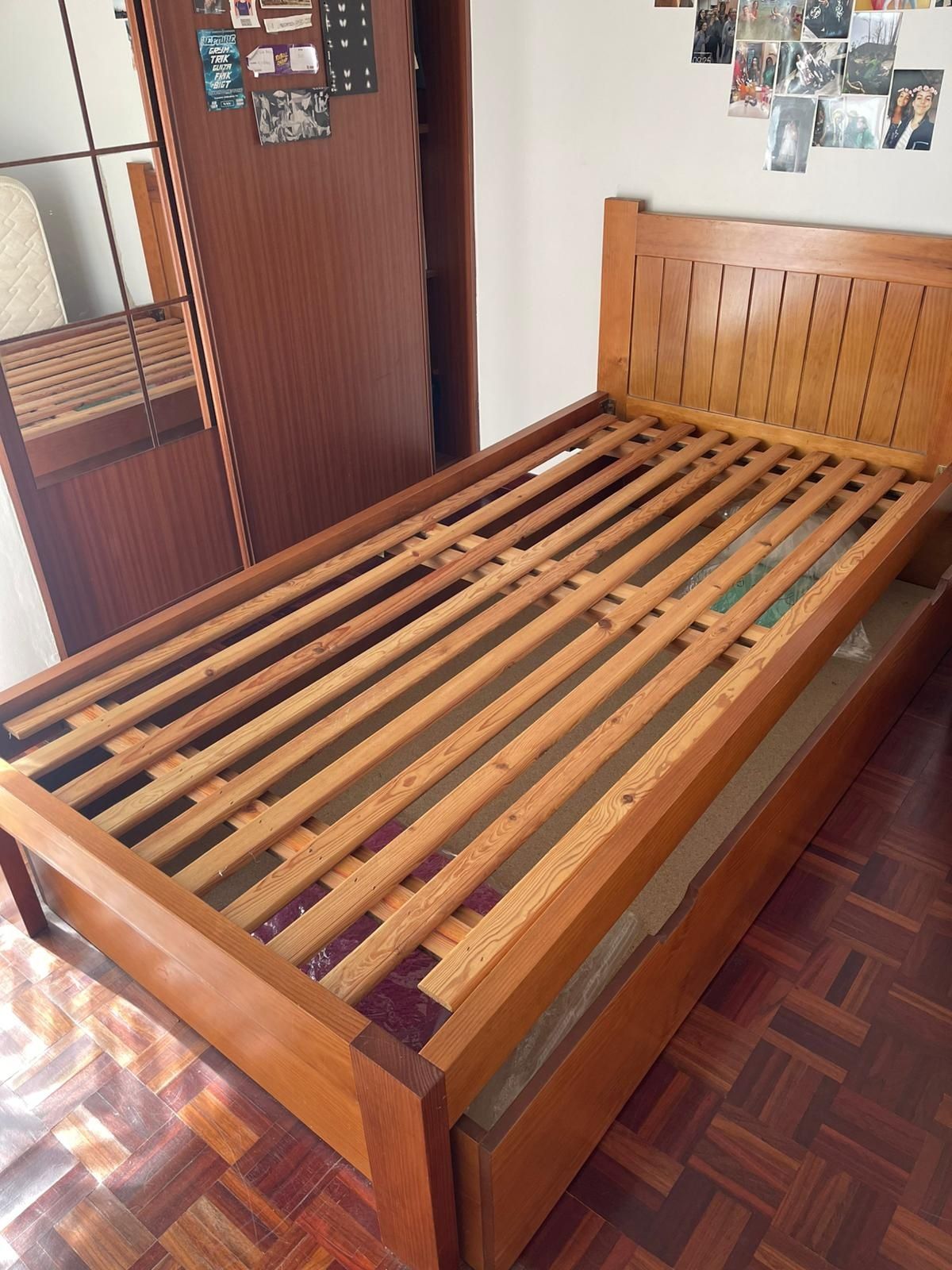 Cama solteiro em pinho