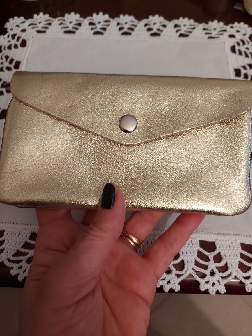 Porta Moedas Dourado em Pele Genuína.
